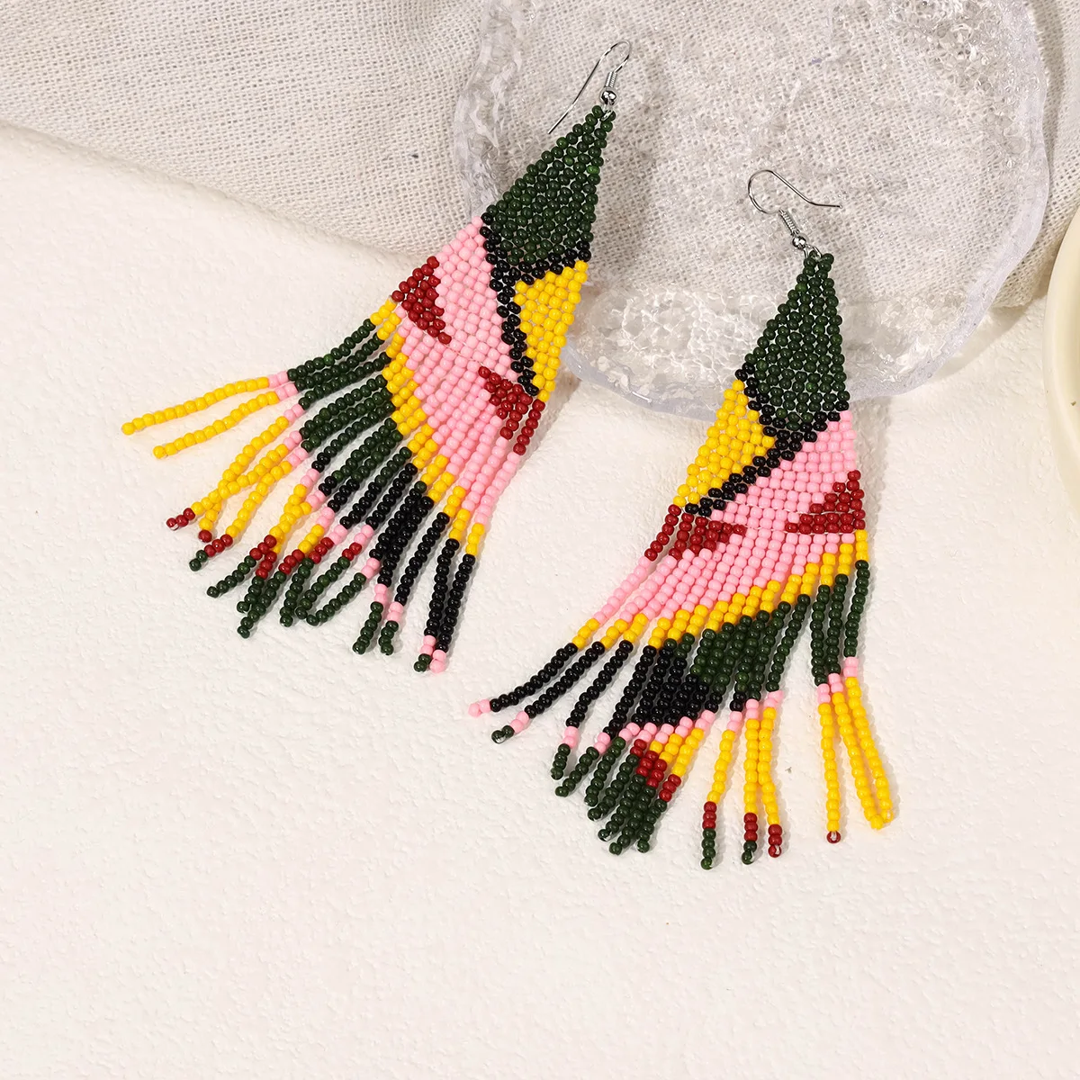 Серьги-кисточки геометрический дизайн оригинальное ручное вязание богемные