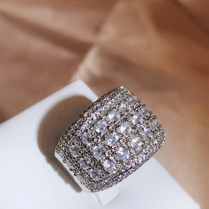 Женское кольцо из серебра 925 пробы с бриллиантами 2 карата