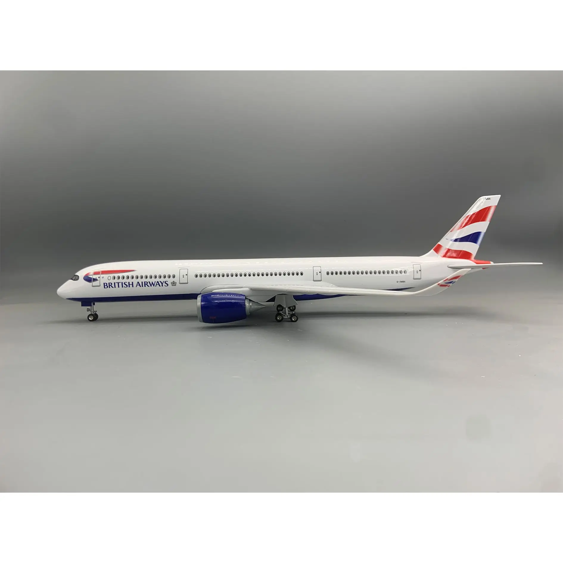 Фото Модель самолета British Airways Airbus A350 со светодиодной подсветкой и подвижными колесами, статическая модель для демонстрации, подарок для авиационных энтузиастов и коллекционеров №4