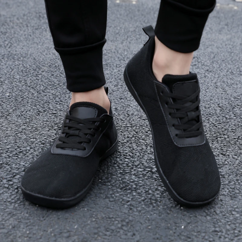 Туфли женские на плоской подошве открытый минималистический стиль широкий носок