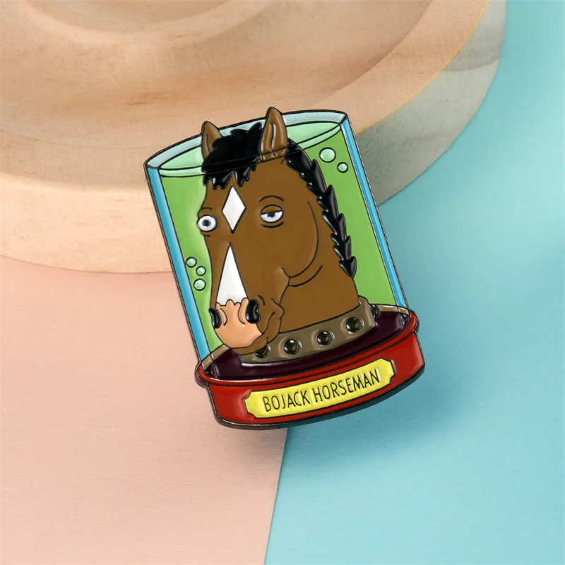 Фото BoJack Horseman Юмористическая анимационная булавка Аниме Металлическая брошь Вдохновленная антропоморфными аксессуарами для значков лошади №1