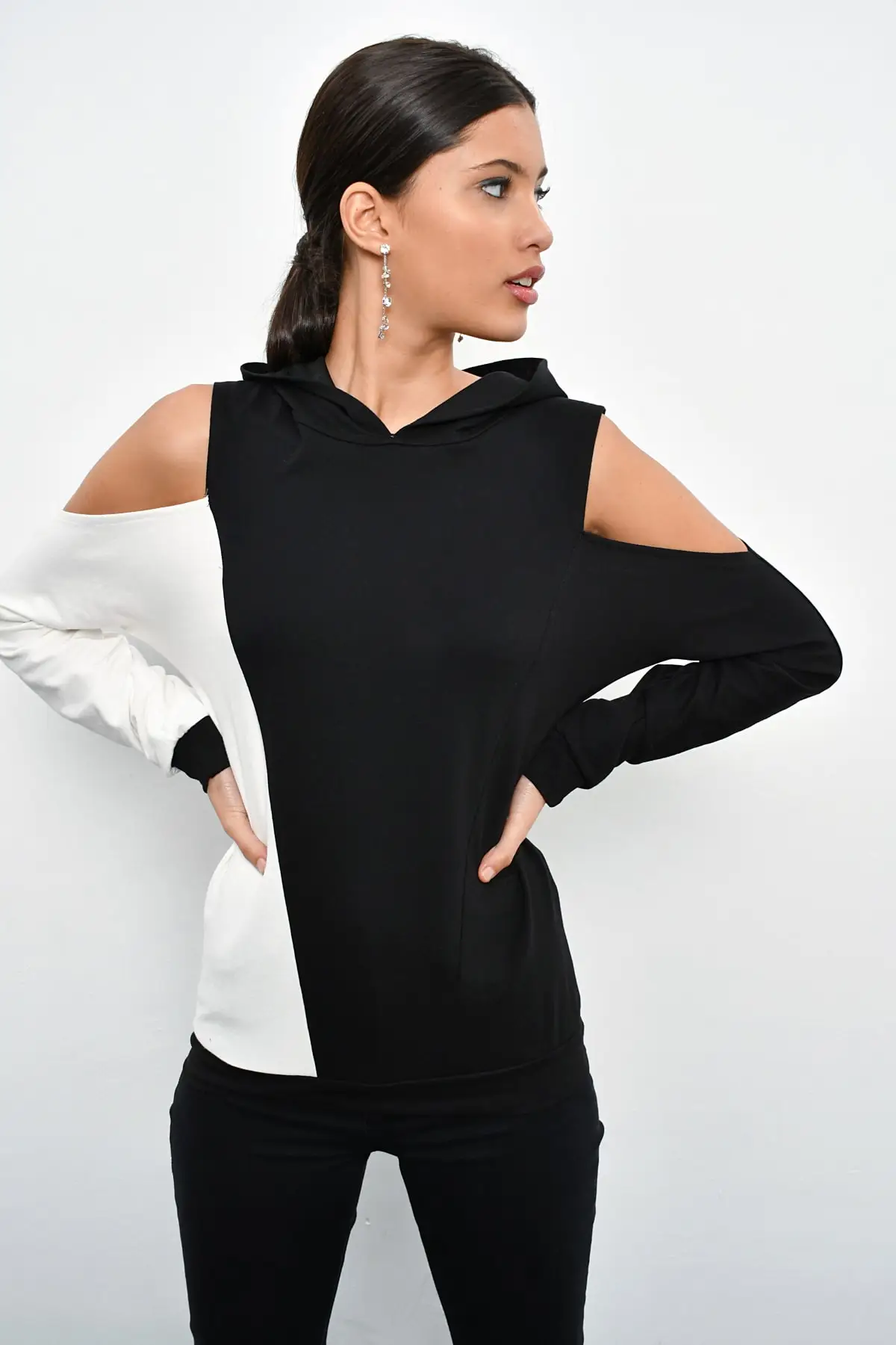 

Women's Black Color Block Off Shoulders Sweatshirt