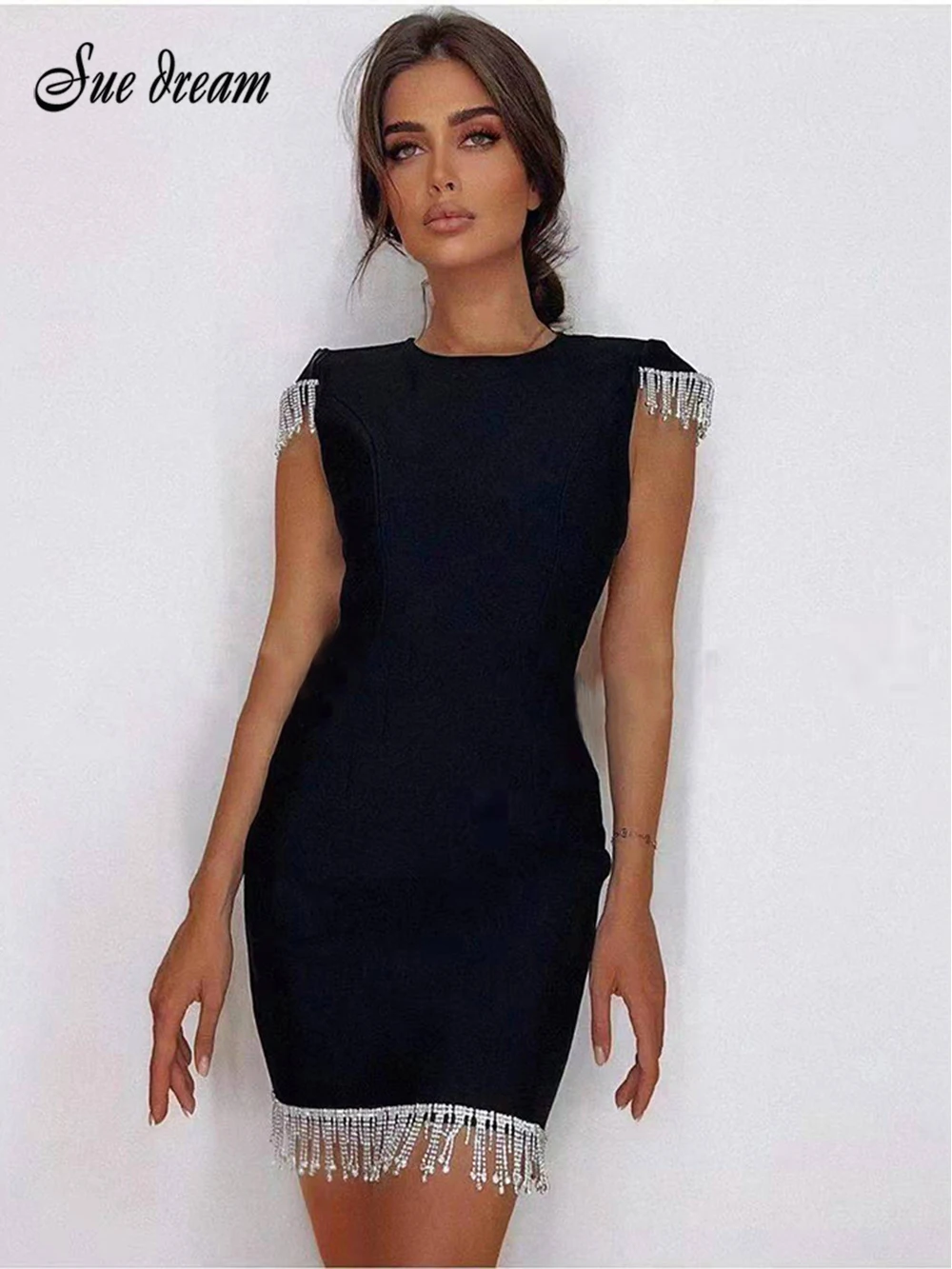 Женское облегающее платье с кисточками кристаллами без рукавов открытой спиной |
