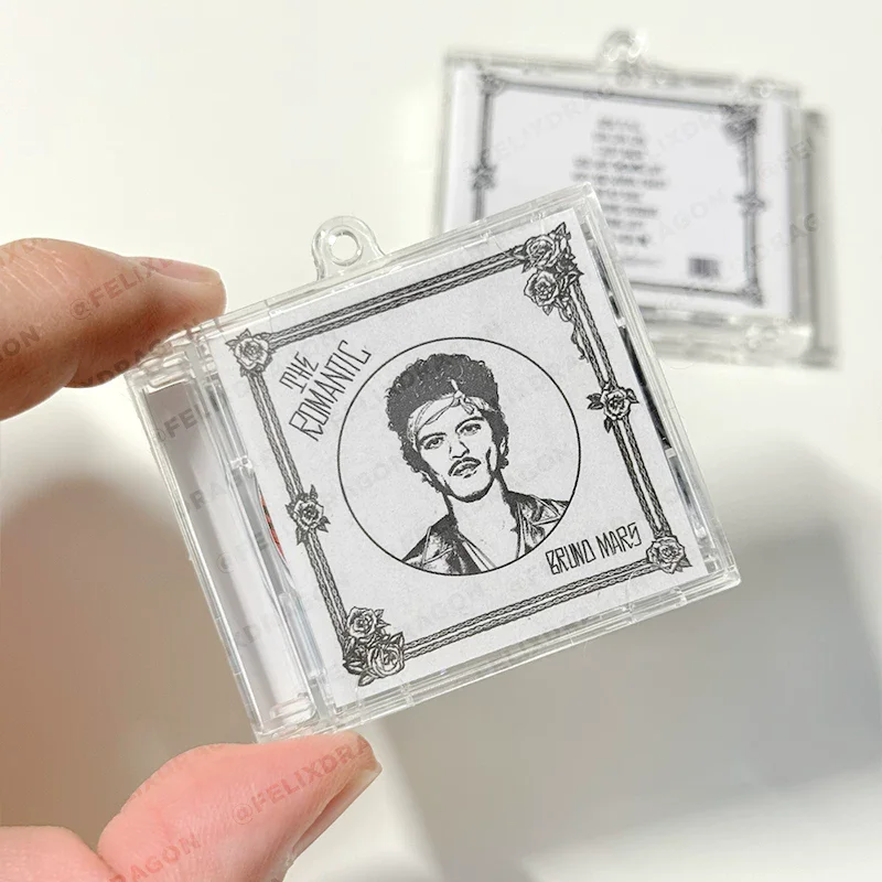 Фото Музыкальный брелок R&B Bruno Mars MINI CD NFC: воспроизведение песен из альбома The Romantic, брелок-подвеска для косплея, аксессуар для ожерелья №1