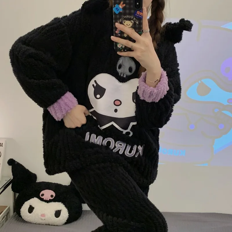 

Новинка, пижама Sanrio Kuromi, Женская осенне-зимняя свободная Милая пижама из кораллового флиса с мультяшным рисунком, утепленная Домашняя одежда, верхняя одежда