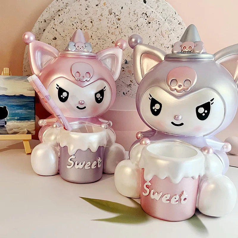 

Piggy Bank Sanrio Anime Kuromi Piggy Bank Multi Function Home Furnishing Cute Pen Pot Children's Girl Birthday Gift Kawaii Toys