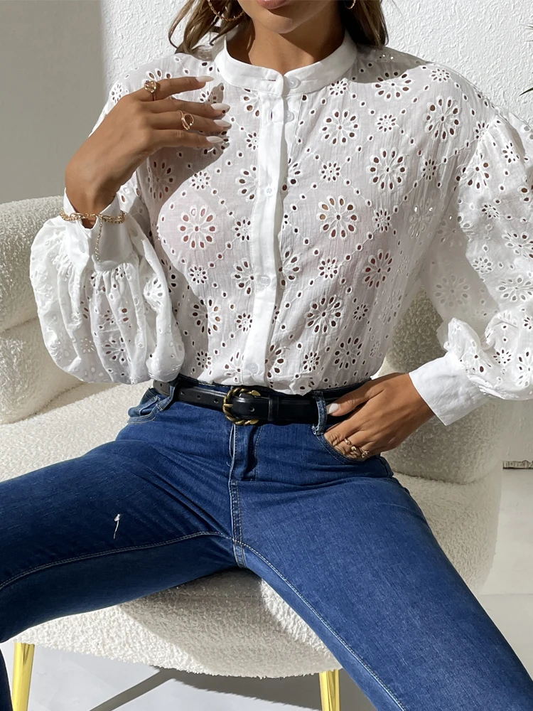 Блузка женская демисезонная с длинным рукавом и V-образным вырезом |