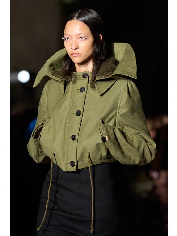 

Дизайнерская утепленная короткая куртка из овечьей шерсти с капюшоном в стиле ретро для дам, новая модная универсальная куртка для осени и зимы