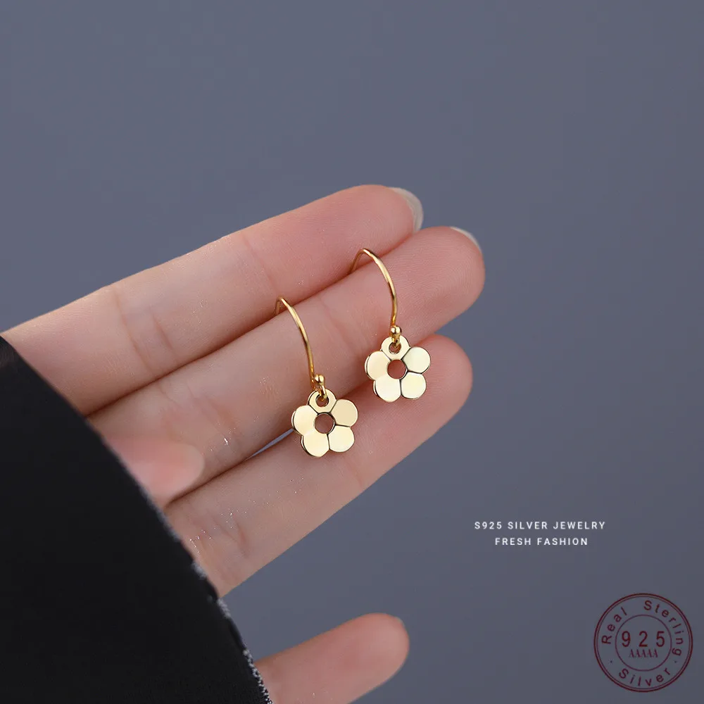 

Женское украшение из серебра 925 пробы