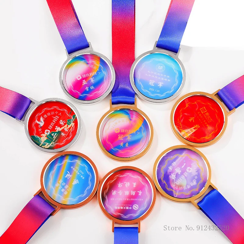 

Цветная печать кристально прозрачная медаль Золотая Серебряная бронза индивидуальные спортивные награды марафон красная коробка упаковка надпись медали