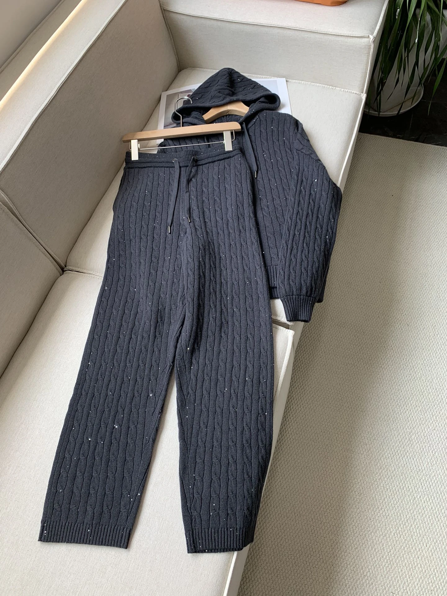 Новая высококачественная куртка с капюшоном блестками и бисером для осени зимы +