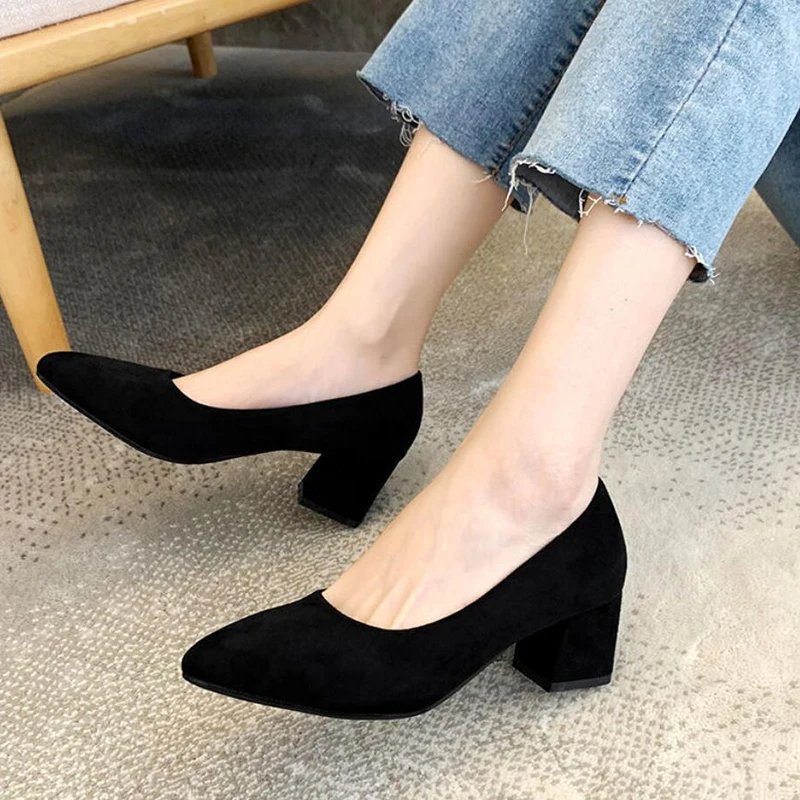 

Женские замшевые туфли-лодочки из флока, без застежки, бежевые