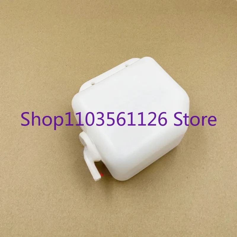 Запасной бак Komatsu PC18/20