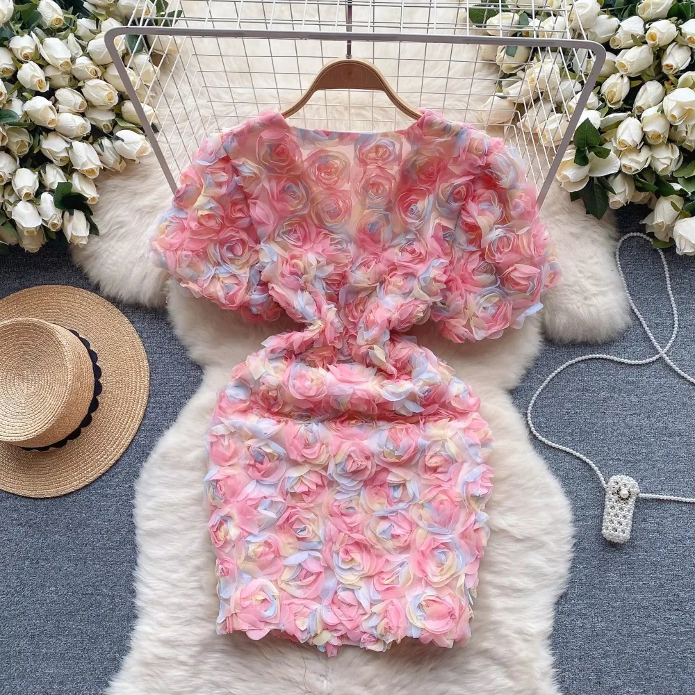 Женское облегающее мини-платье с трехмерным цветком и короткими рукавами