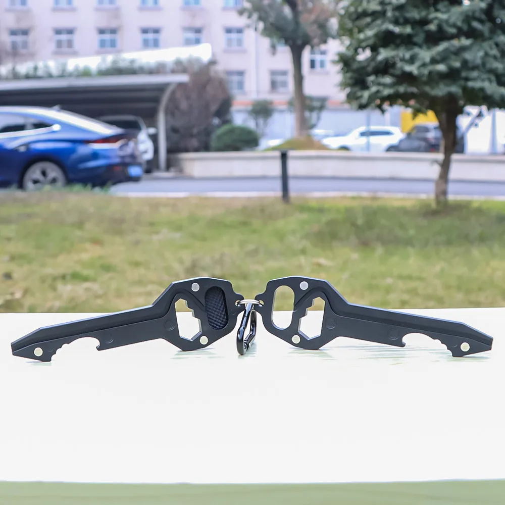 

Key Shape Metal Pipe With Black Corkscrew Function With Metal Teeth Grinding Tobacco Shreds Function