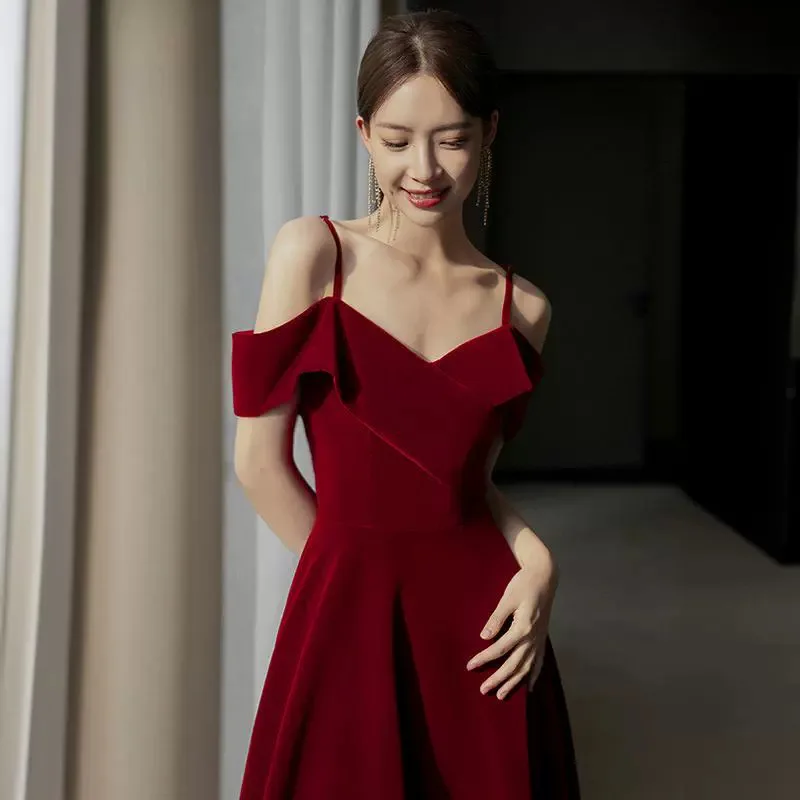 Вельветовое платье на одно плечо для невесты новое красное обручальное бретелях