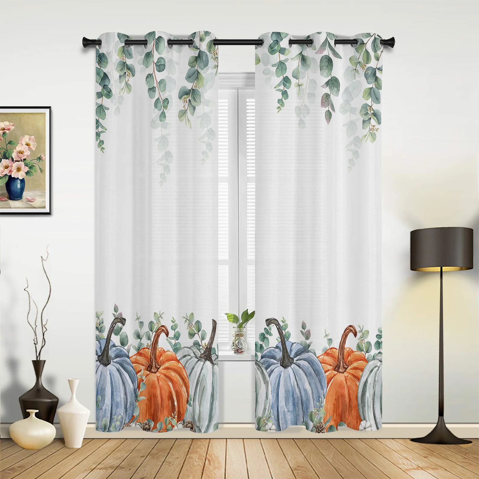 

Оконные шторы из эвкалипта и тыквы на День Благодарения