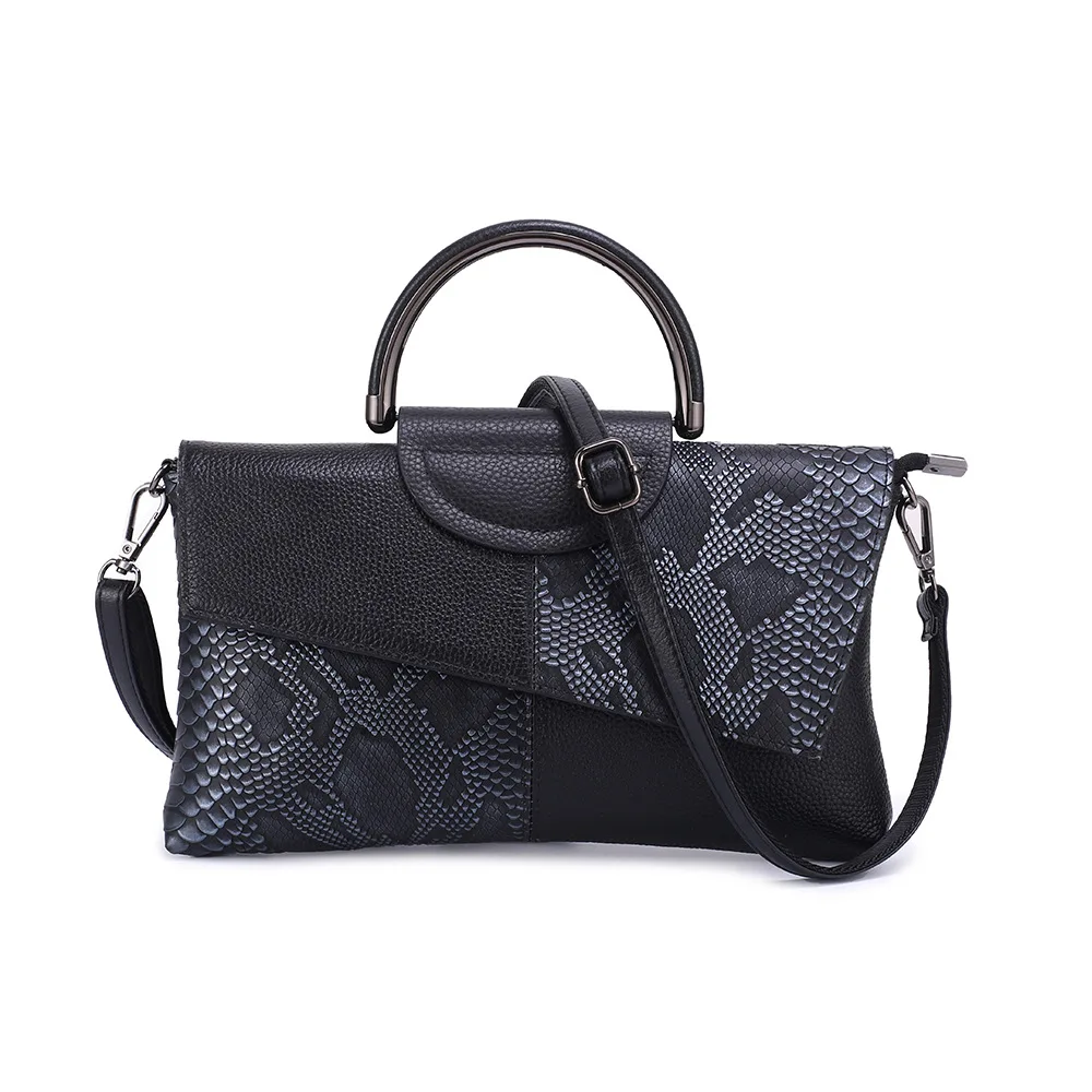 Женская сумка-клатч из натуральной кожи со змеиным узором |