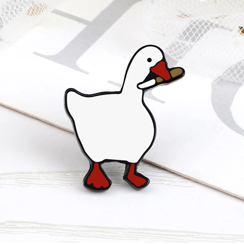 Kiss Jewelry Funny White Goose Carrying a Knife Enamel Brooch Pins Women Men Cute Backpack Hat Shirt Collar Lapel Pin Party Gift