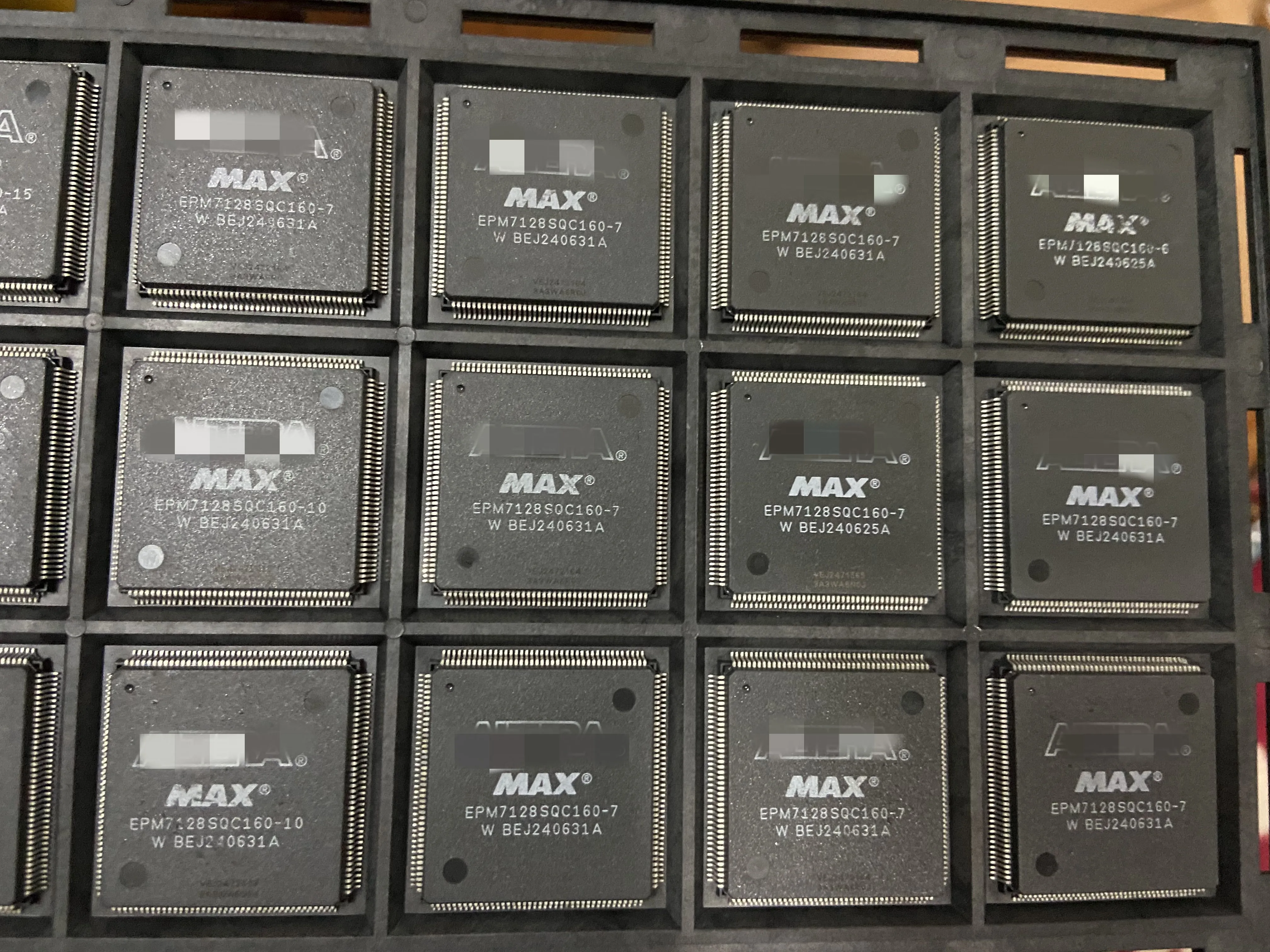 

50 шт Новый EPM 7128SQ C160 CPLD PQFP-160 5V