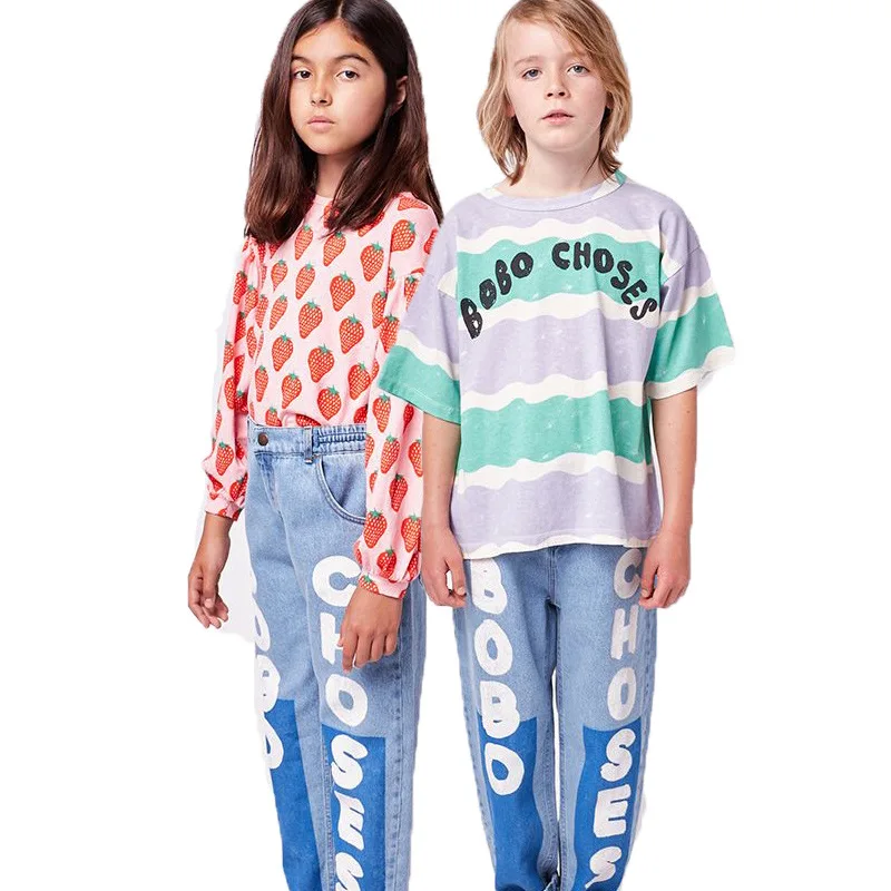 Джинсы детские прямые с буквенным принтом на весну/осень 2022 |