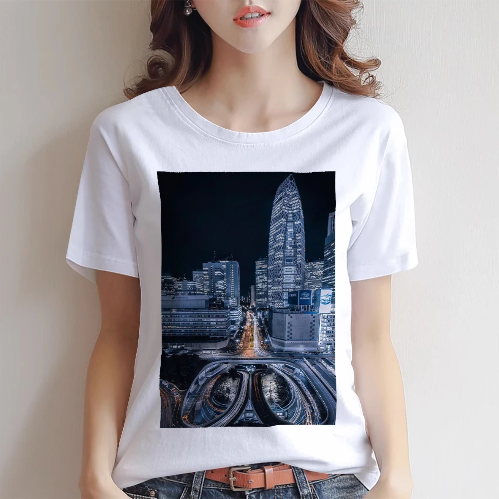 

Женская футболка с круглым вырезом, коротким рукавом и принтом