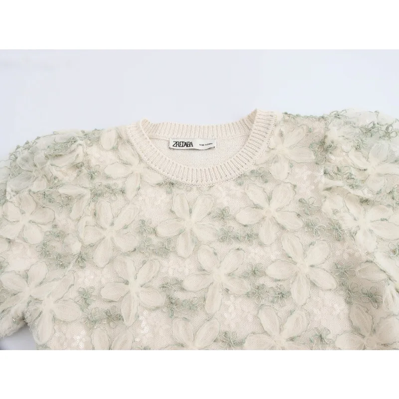 Футболка женская летняя с цветочной вышивкой круглым вырезом и коротким рукавом