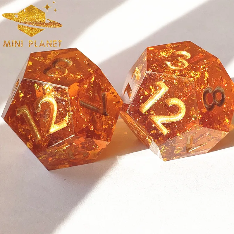

Мини-Планета оранжевые 12-сторонние игральные кости с острыми краями полиэдрон Смола кости DND D12 ролевая игра настольные кости под заказ и оп...
