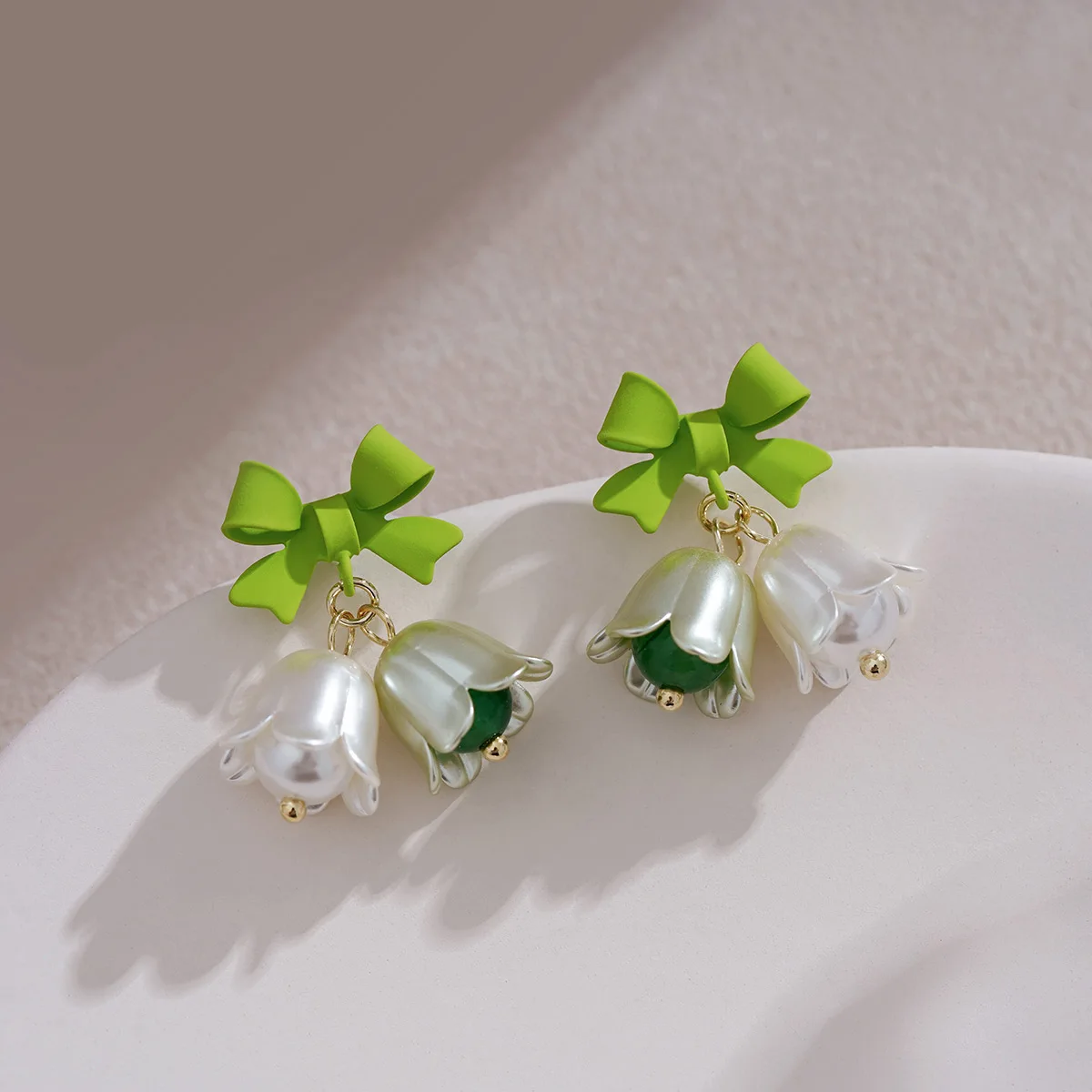 

Korean Dangle Earrings White Lily of The Valley Earrings Light Green Bow Design Unique Earrings Niche Gentle Bell Earrings New
