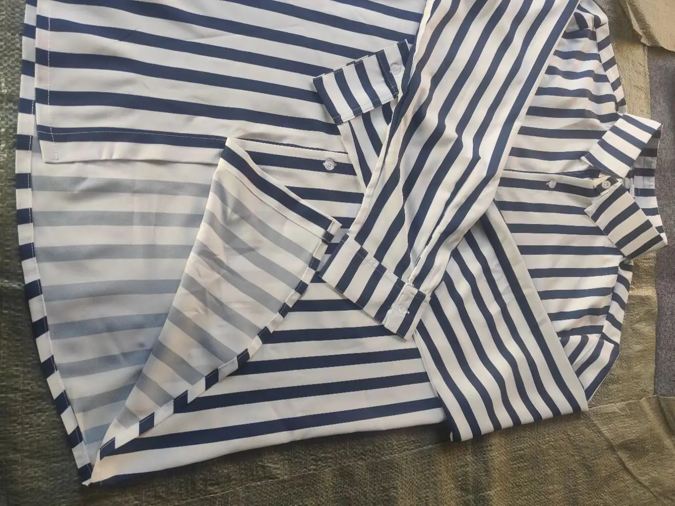 Summer comfortable muscle men's shirt 2022 new 3D digital printing casual fashion long-sleeved T-shirt striped cardigan top