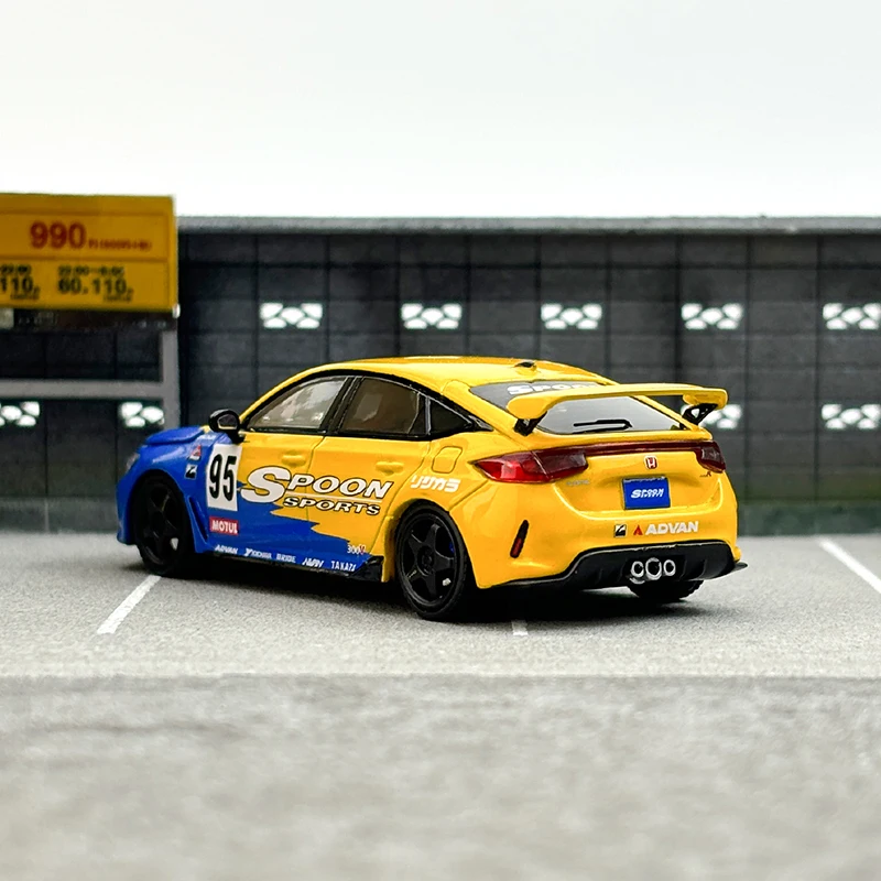 Литая под давлением модель спортивного автомобиля Honda Civic Type R (FL5) SPOON в масштабе 1/64