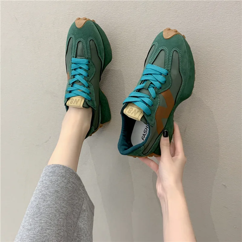 

Женские кроссовки, женские дышащие Прогулочные кроссовки из сетчатого материала, удобные белые модные повседневные кроссовки, модель 2022 го...