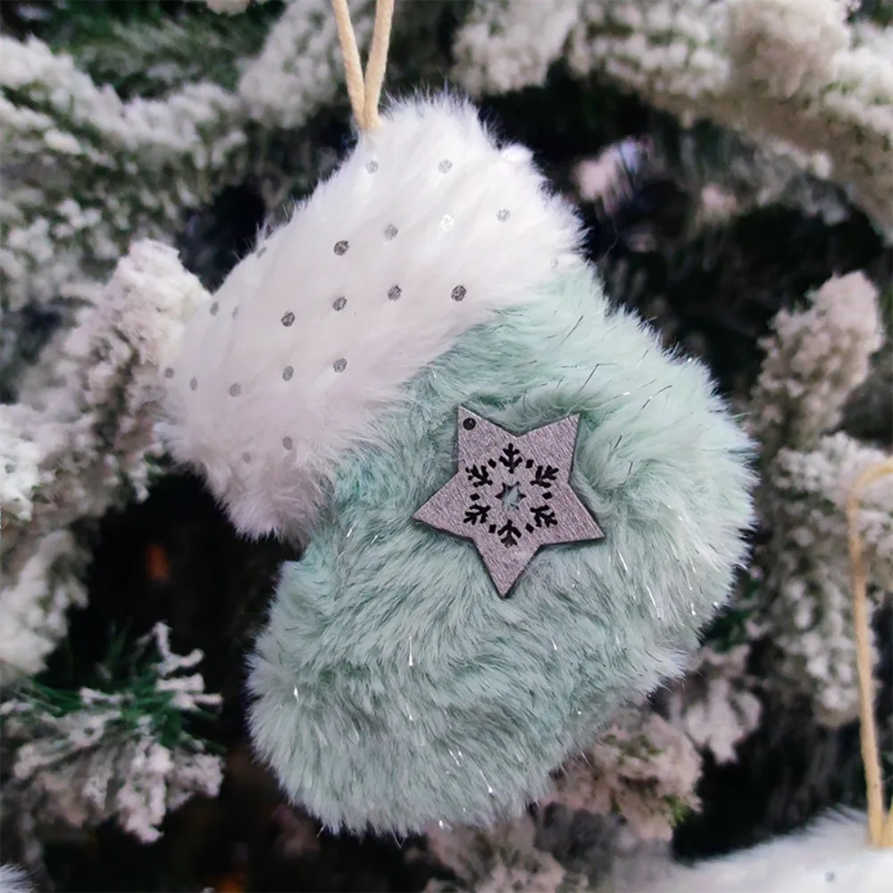 

Рождественский кулон из пены и дерева