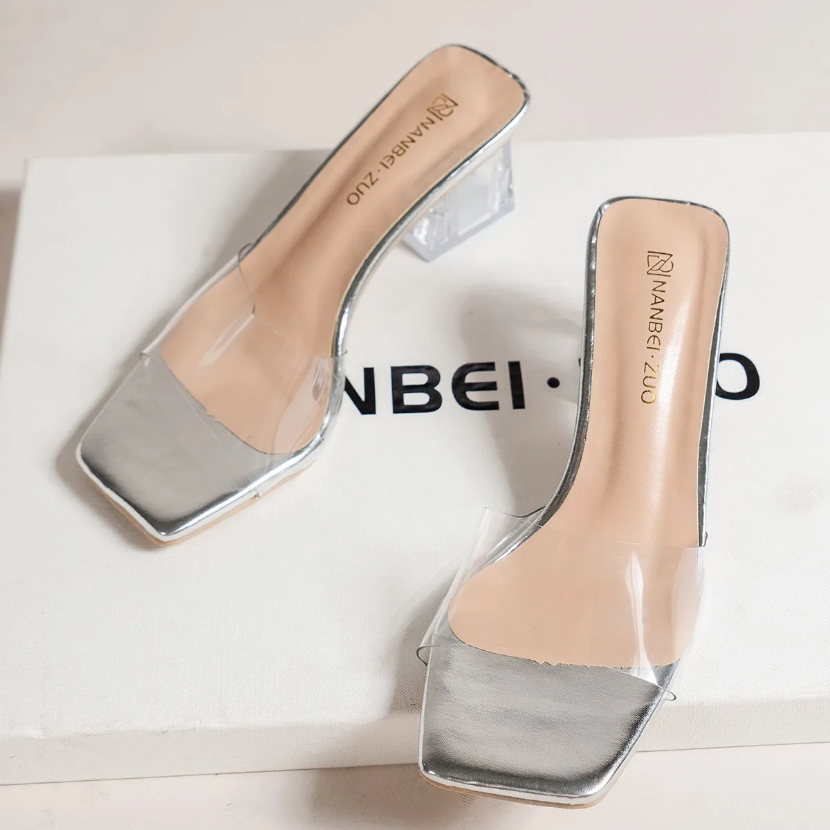 Шлепанцы женские на среднем каблуке прозрачные сандалии с кристаллами удобная