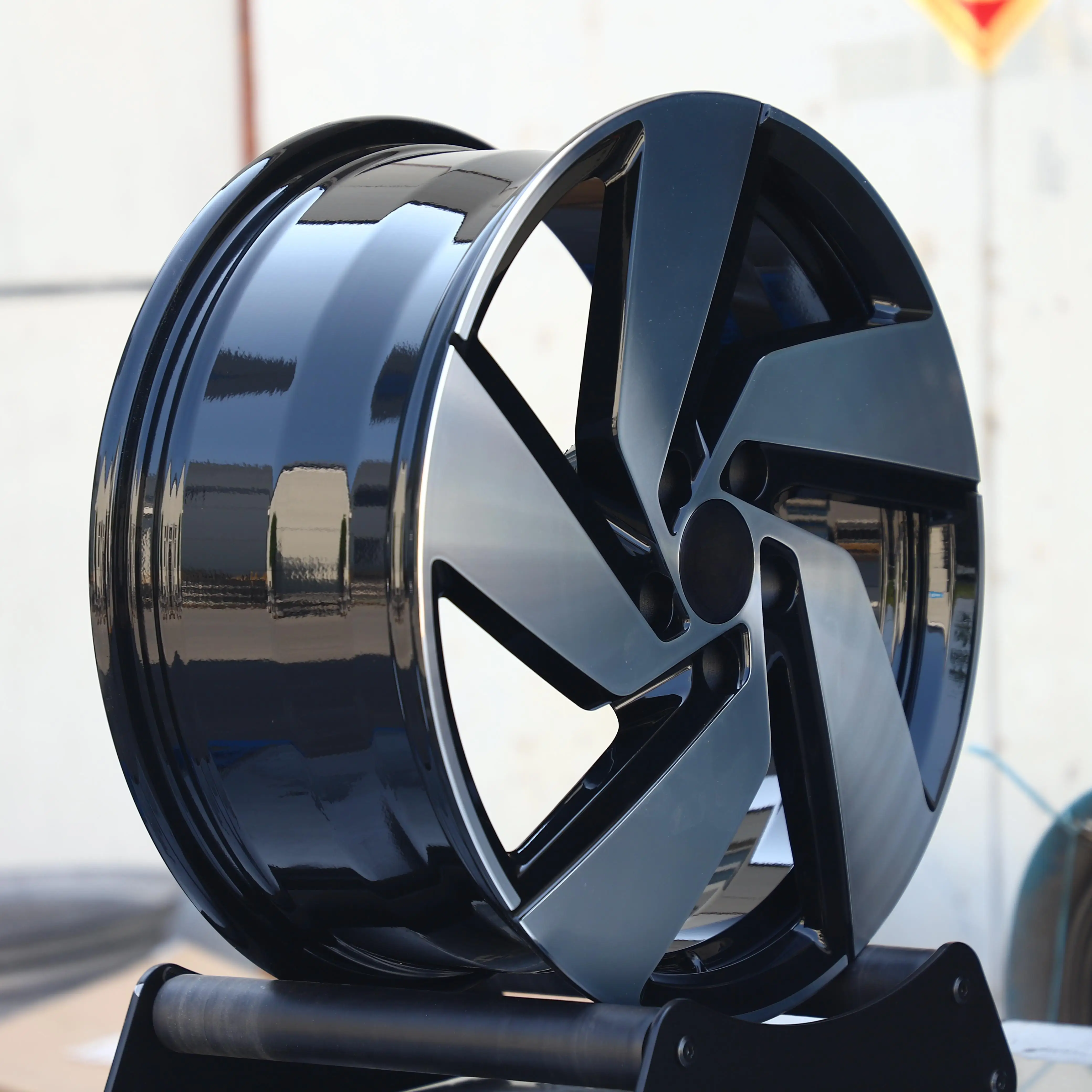 Фото Для Audi RS3 RS4 RS5 Q3 R8 Q5 Q7 RS A4 B85 C7 C8, подвесной стиль, 5x112 5x120, глянцевый черный с механической обработкой поверхности, кованые легкосплавные диски. №3