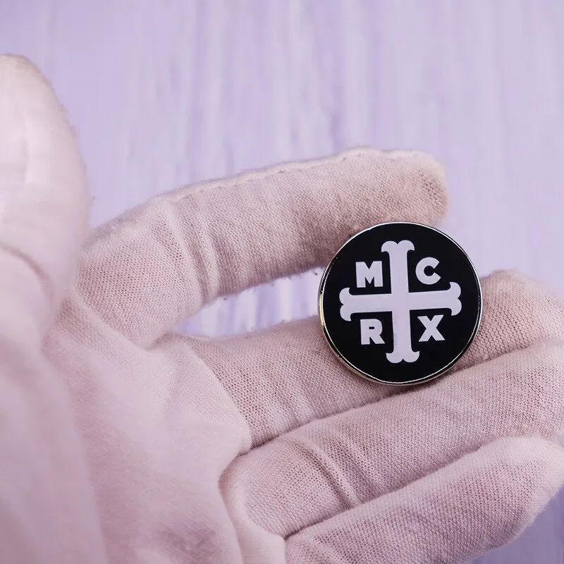 Фото My Chemical, романтика, значок, искусственная металлическая брошь для рюкзаков, роскошные дизайнерские украшения, аксессуары №5