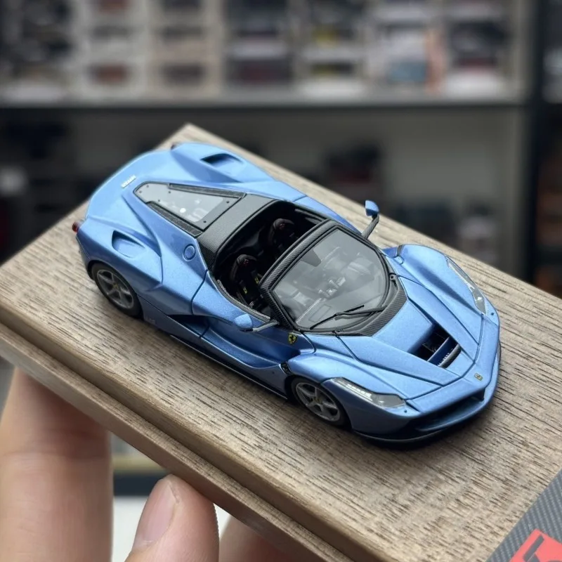 Фото Масштабная модель 1/64 DMH LaFerrari: Новинка, уже в продаже! Коллекционное издание из литой смолы, идеальный подарок на праздник. №3