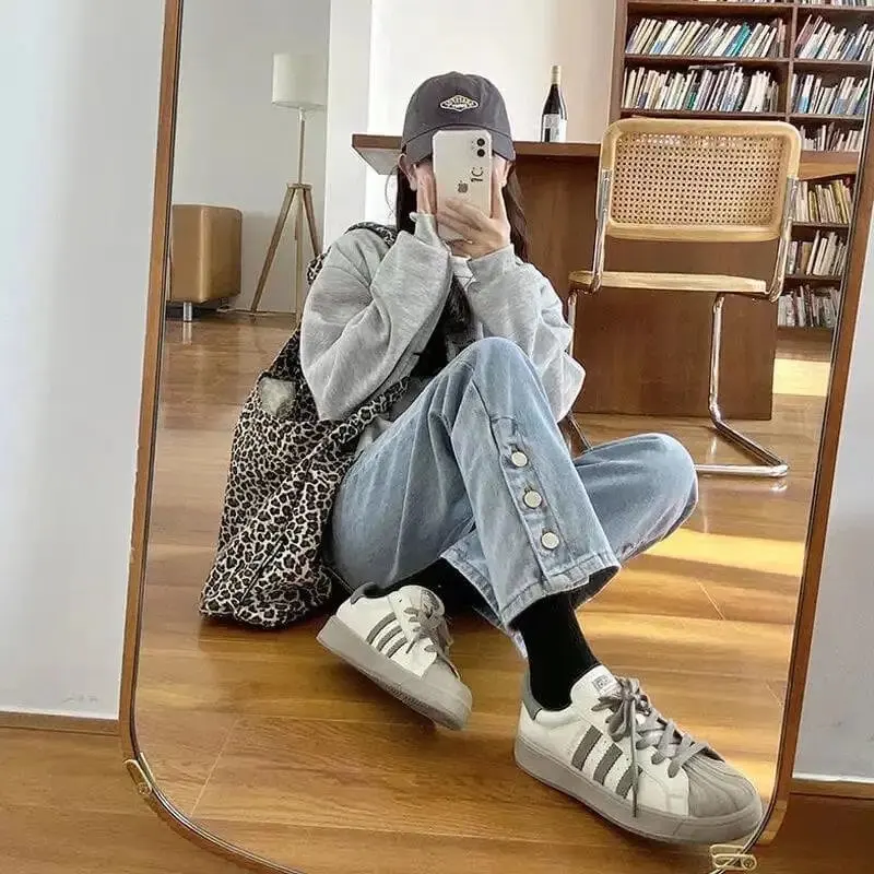 

Джинсы дизайнерские женские с высокой талией, свободные повседневные Прямые брюки небесно-голубого цвета, модные джинсы в литературном сти...