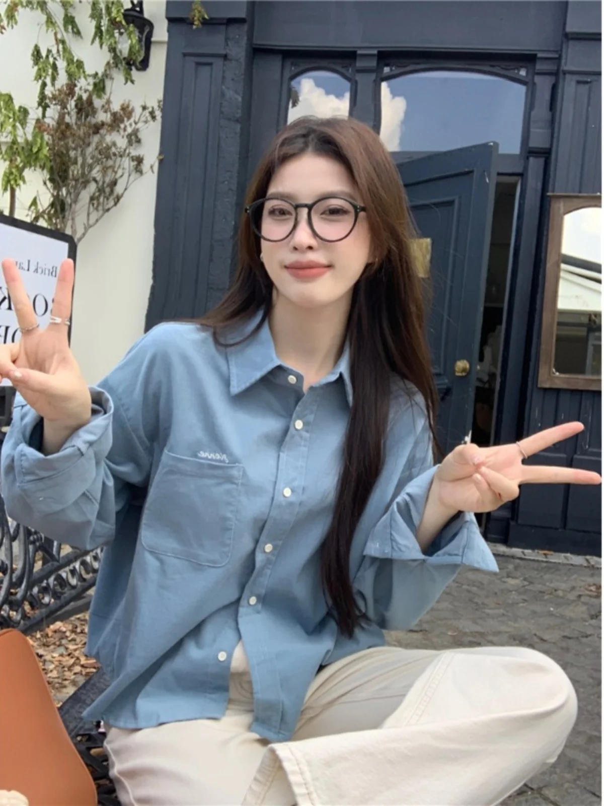 Корейские вельветовые синие рубашки с вышивкой женские весенние 2025 новый