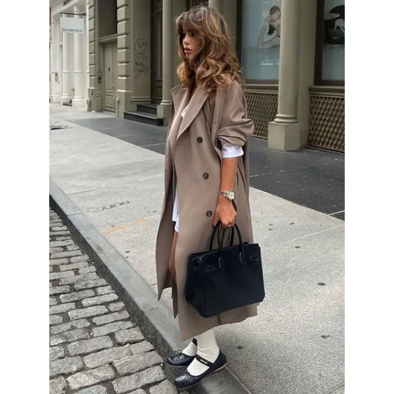 Рисунок 6 - Женское длинное пальто с воротником