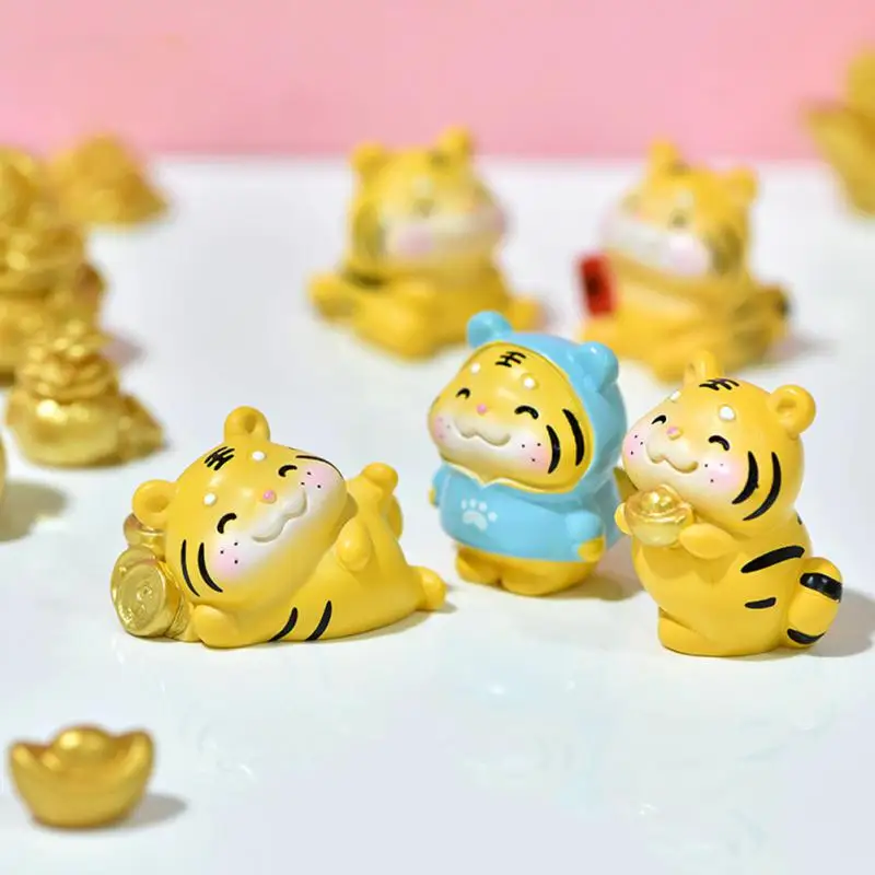 

2022 New DIY New Year Tiger Miniature Figurine Micro Landscaping Garden Desktop Ornament Resin Statues Festival Home Decor