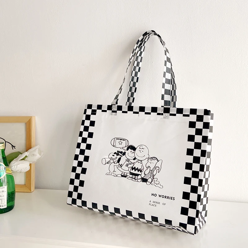 

33*27Cm Snoopy Ins Homemade Checkerboard Black White Style Non-Woven Tote Bag Large Capacity Durable Gift Bag Kawaii Anime Toy