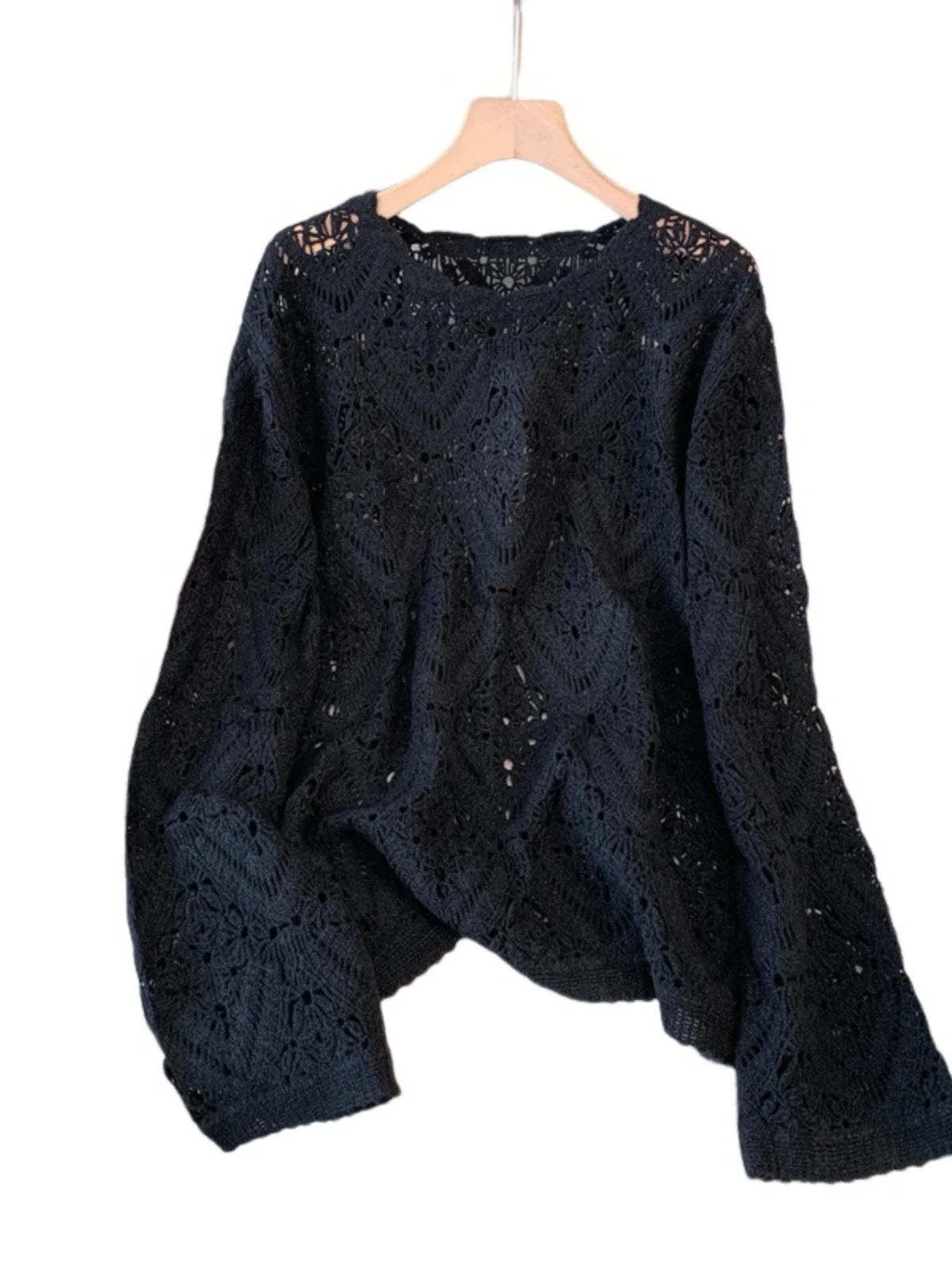 Французский кружевной вязаный крючком полый свитер для женщин 2024 осень и зима