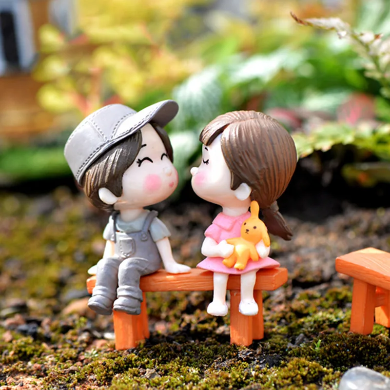 

1set Sweety Lovers Couple Chair Figurines Miniatures Fairy Garden Gnome Moss Valentine's Day Gift Resin Crafts Home Decoration