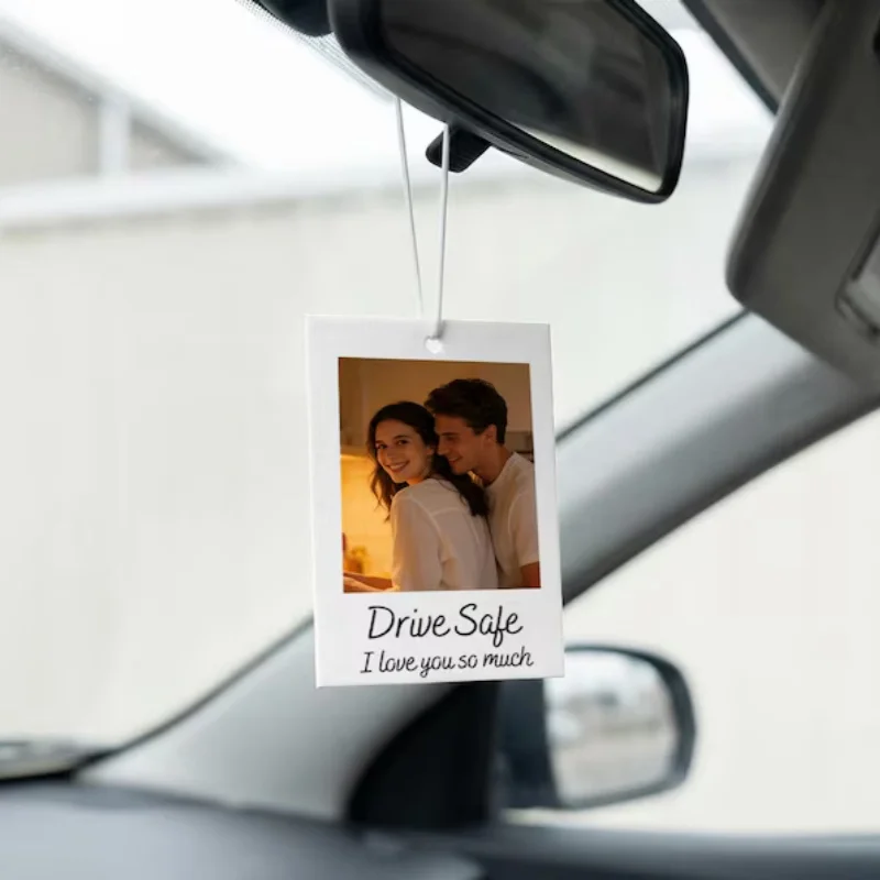 Фото Индивидуальный фотоаксессуар для автомобиля: акриловая подвеска на зеркало заднего вида с возможностью добавления текста, романтический подарок на День святого Валентина для водителя. №2