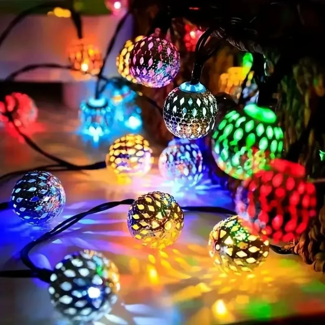 Фото Солнечные садовые светильники SCKDAY 50LED, 7 м, в форме марокканских металлических шаров, 8 режимов, уличные водонепроницаемые гирлянды для декора на Рождество №2