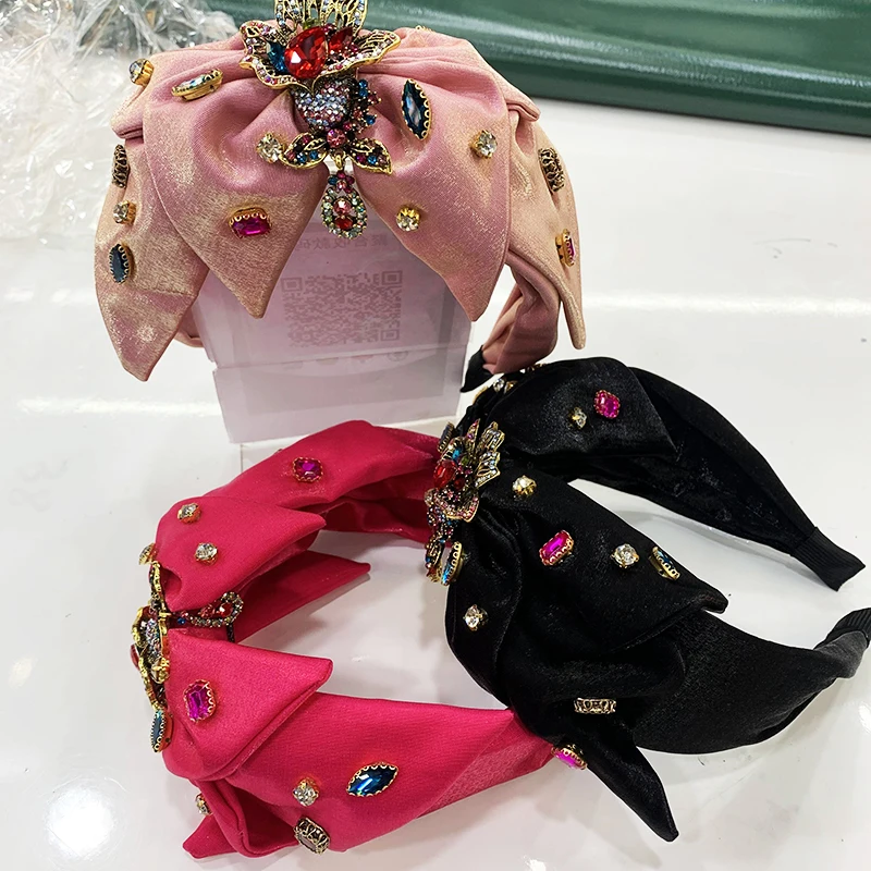 

Роскошная повязка на голову в стиле барокко с бантом и бриллиантами для женщин модные тканевые головные уборы милые блестящие аксессуары д...