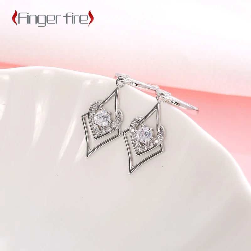 

Fashionable Temperament Long Diamond Earrings Anniversary Banquet Personalized Exquisite Jewelry