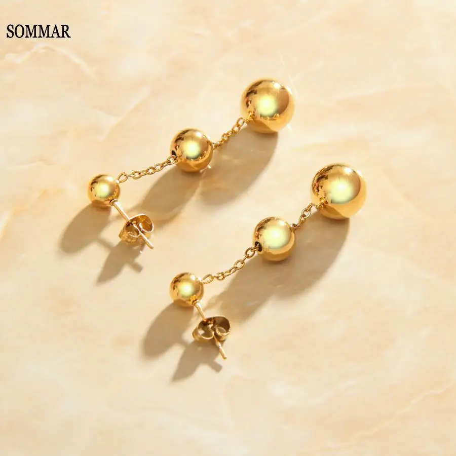 Женские серьги-гвоздики с 3 простыми золотистыми бусинами 2022