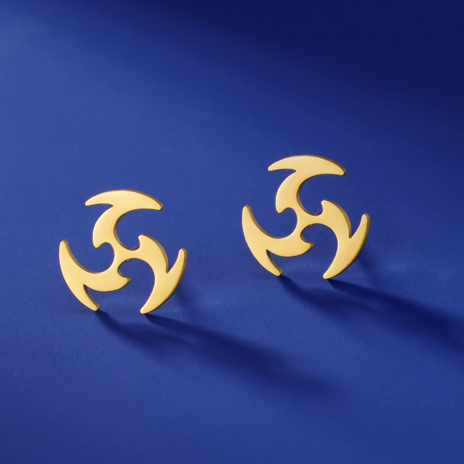 

Sipuris New Fashion Mini Stud Earrings For Men Stainless Steel Darts Wolf Snowflake Bird Heart Shape Jewelry For Women Gifts